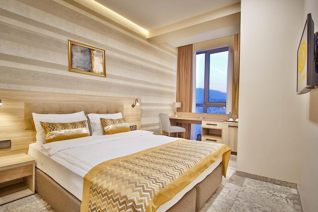 آمری پلازا تفلیس