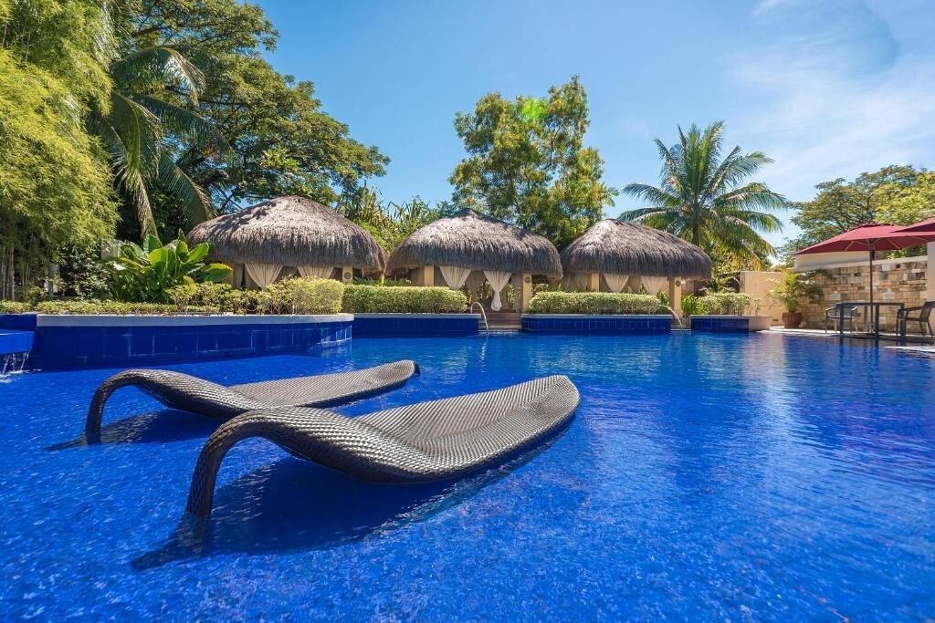 هتل کریمسون ریزورت اند اسپا ماکتان